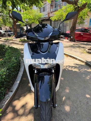 Honda SH 10/ 2026 màu trắng đen 400 km