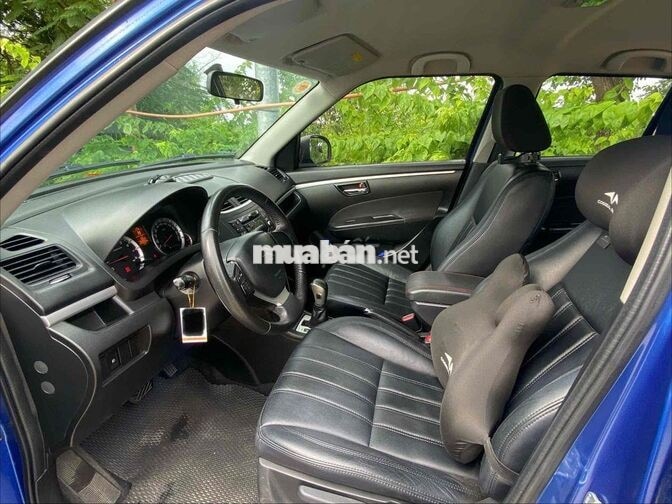 Suzuki Swift 5 chỗ Tự động Xanh trắng