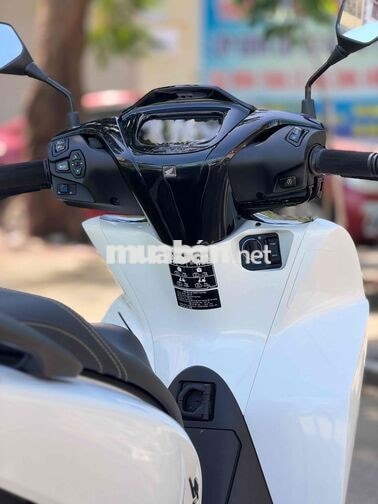 Honda SH 10/ 2026 màu trắng đen 400 km