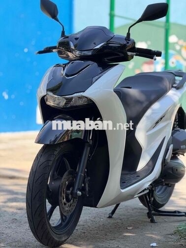 Honda SH 10/ 2026 màu trắng đen 400 km