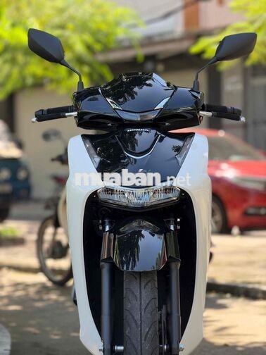 Honda SH 10/ 2026 màu trắng đen 400 km