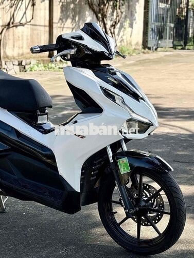Honda Air Blade 2023 trắng đen