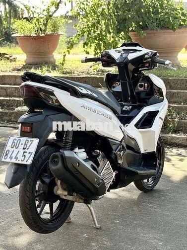 Honda Air Blade 2023 trắng đen