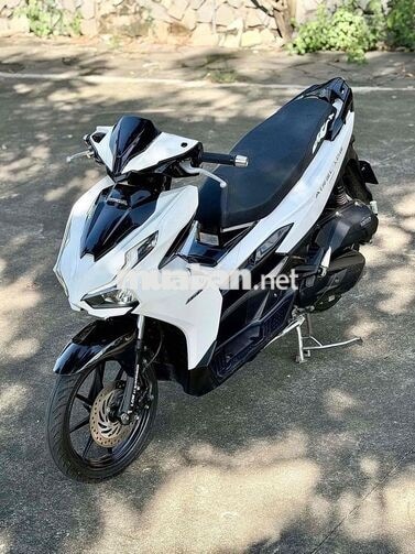 Honda Air Blade 2023 trắng đen