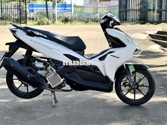 Honda Air Blade 2023 trắng đen