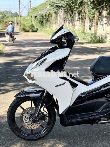 Honda Air Blade 2023 trắng đen