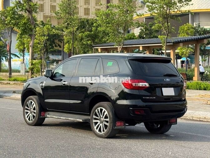 Ford Everest 2019 Titanium 8 vạn km Đen