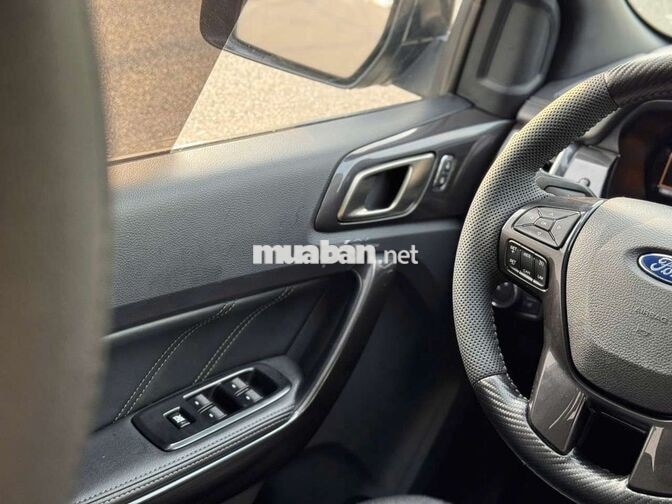Ford Everest 2019 Titanium 8 vạn km Đen