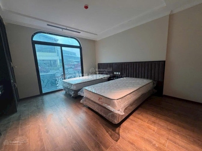 Gà đẻ trứng vàng, bán nhà 9,5 tầng 1 hầm phố Giảng Võ, dt: 110m