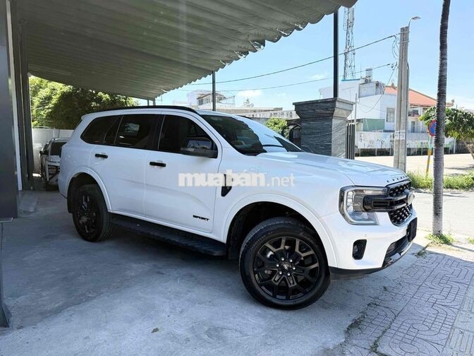 Ford Everest Sport 2022 80.000 km Trắng