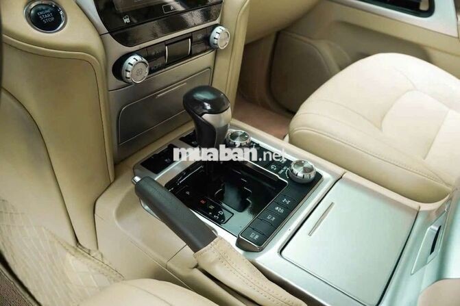 Toyota Land Cruiser 2016 VX Đen