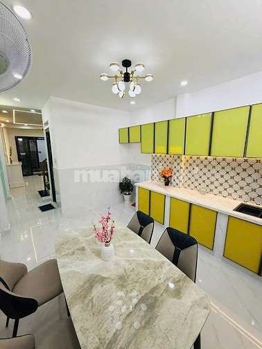 Nhà mới hoàn thiện hẻm 184 Âu Dương Lân P. Chánh Hưng. Giá 4,78 tỷ TL