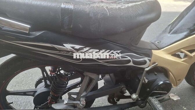 Yamaha Sirius 50cc màu Đen vàng