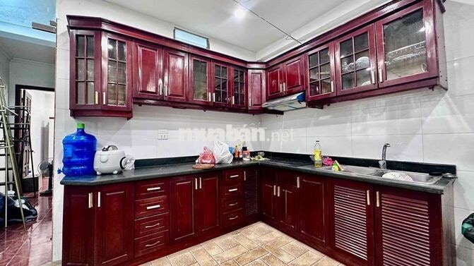 Mặt phố rất sạch, điện giá dân tại khu Trung Kính, Cầu Giấy.