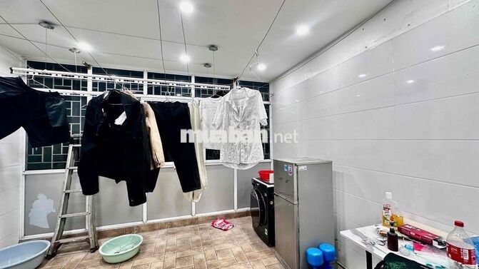 Mặt phố rất sạch, điện giá dân tại khu Trung Kính, Cầu Giấy.