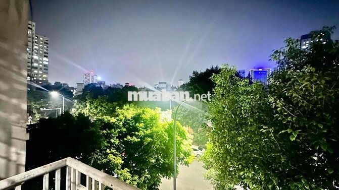 Mặt phố rất sạch, điện giá dân tại khu Trung Kính, Cầu Giấy.