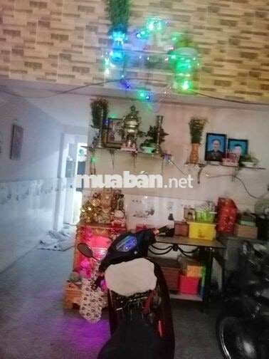 từng trệt chung cư mặt hướng về chợ xóm chiếu