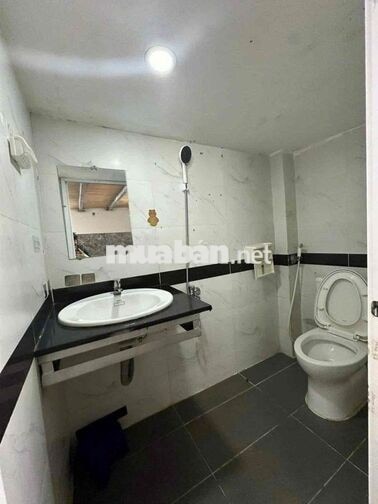 phòng gác 35m2 tại hẻm 134 nguyễn thị thập 3 người thoải mái gác cao