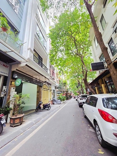 Bán nhà KBT 7,5 tầng ngõ 26 Nguyên Hồng MB: 90m MT: 7,2m 