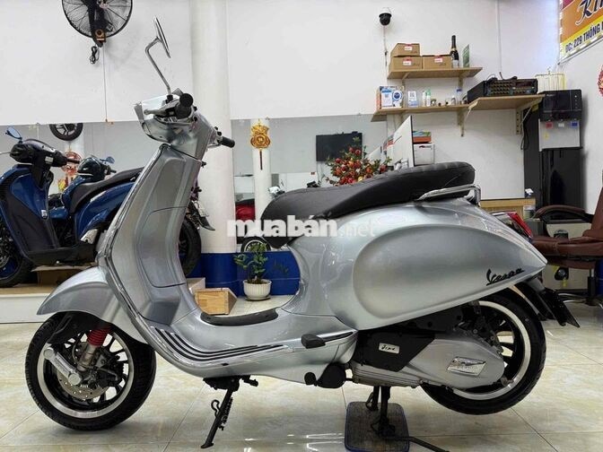 Piaggio Sprint 2022 màu Bạc Bosche cực đẹp chính