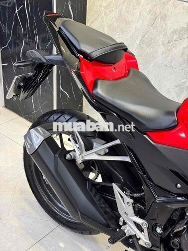 Honda CBR150R Đỏ đen