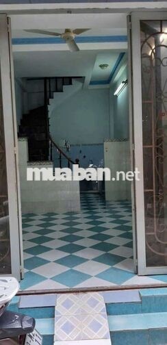 nhà siêu rẻ 2 lầu 2p,3vs có st nhà đang sữa mới lại 