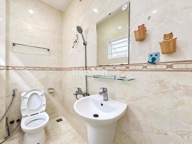 Cho Thuê Phòng Gác Cửa Sổ Nội Thất Đầy Đủ Gần Hoà Bình - Đầm Sen Q11
