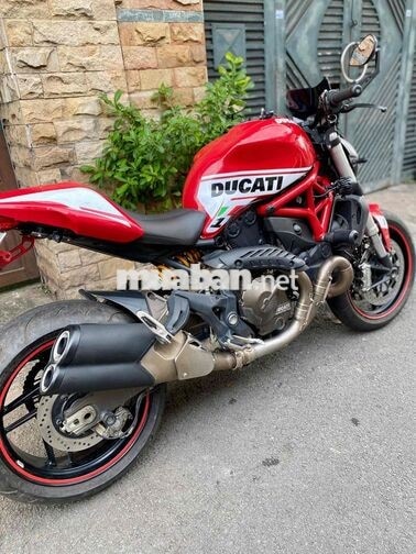 Ducati Monster 821 màu Đỏ
