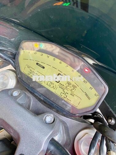 Ducati Monster 821 màu Đỏ