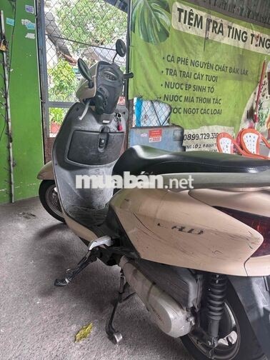 Honda Lead màu kem