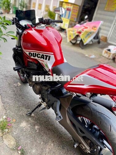 Ducati Monster 821 màu Đỏ