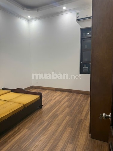 Cho thuê nhà tổng 240m2 tại 135 Nguyễn Văn Hới