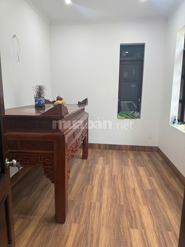 Cho thuê nhà tổng 240m2 tại 135 Nguyễn Văn Hới
