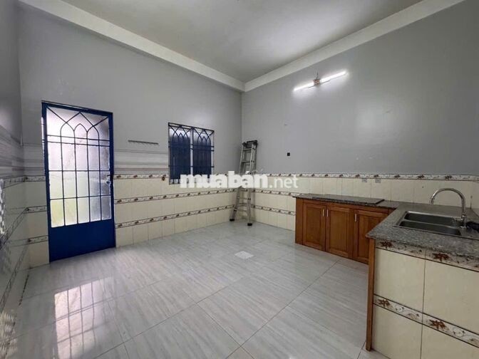 BÁN NHÀ 1 TRỆT 1 LẦU NGAY CHỢ LÝ VĂN SÂM KINH DOANH NGANG 4,2M DÀI 18M ...