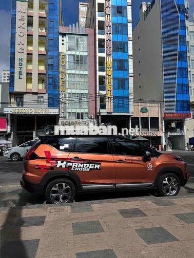 Mitsubishi Xpander Cross 2024  cam đen