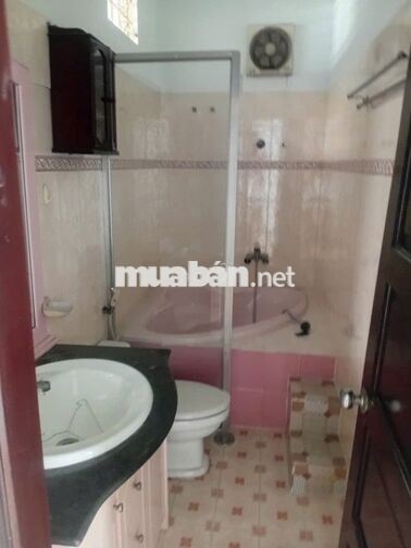 Nhà 3 lầu 5 x22m, hẻm 1118 Nguyễn Văn Quá giá 11tr/tháng