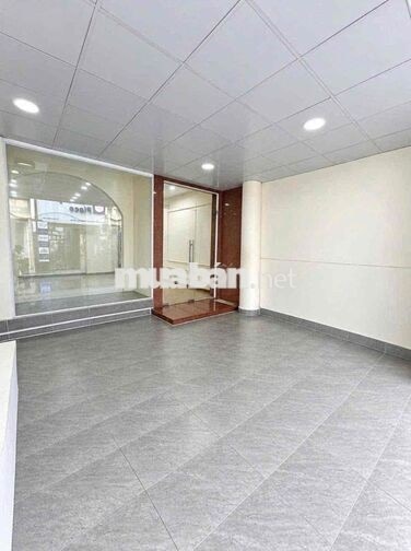 nhà sạch đẹp trống suốt phù hợp nhiều ngành nghề kinh doanh sạch sẽ