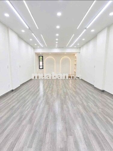nhà sạch đẹp trống suốt phù hợp nhiều ngành nghề kinh doanh sạch sẽ