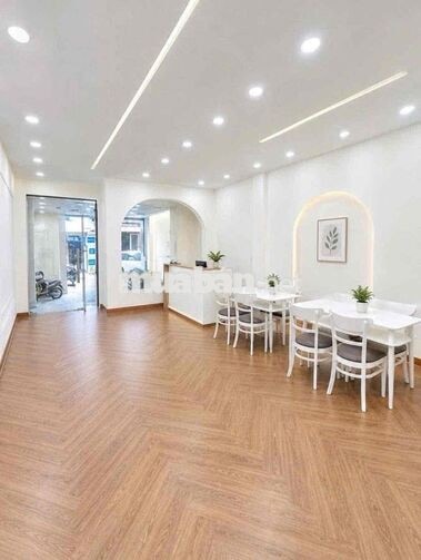 nhà sạch đẹp trống suốt phù hợp nhiều ngành nghề kinh doanh sạch sẽ