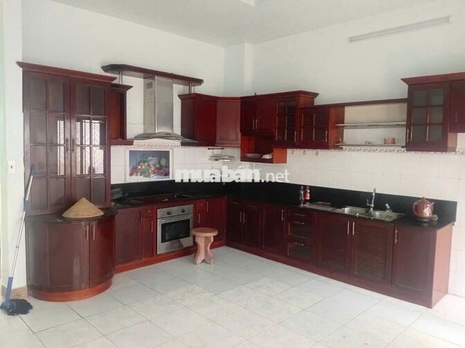 Nhà 3 lầu 5 x22m, hẻm 1118 Nguyễn Văn Quá giá 11tr/tháng