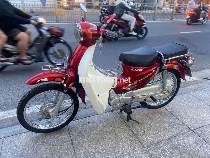 Honda Cub 50cc 2023 màu Đỏ trắng