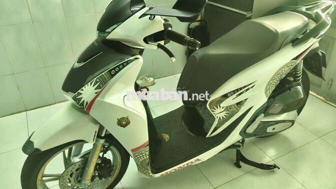 Honda SH 6124 km màu trắng đen