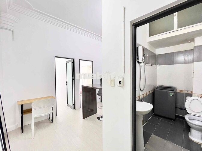 Nhượng lại căn có 2 phòng ngủ tại Lý Thường Kiệt, Q1