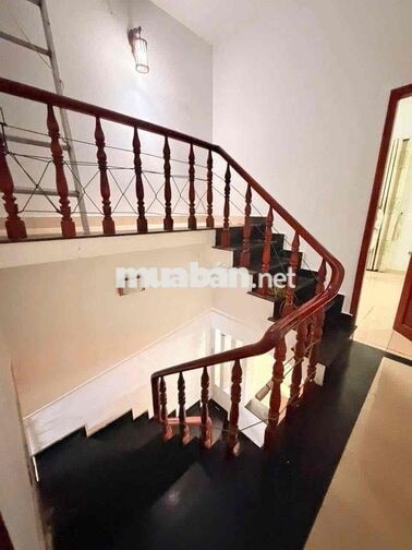 Cho Thuê Nhà 1 Sẹc Ngắn Ngay Ngã Tư Ga DT 5x15 1Lầu 3Pn 3Wc Sân Xe Máy