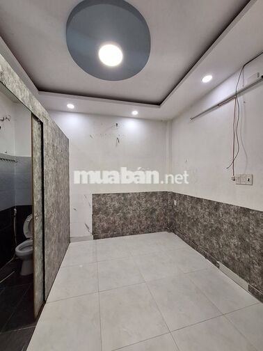 CHO THUÊ NHÀ TRẦN PHÚ Q5 XE HƠI ĐẬU TRƯỚC NHÀ