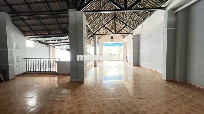 Bán nhà sân vườn ngang 8m, MT đường 10m gần chợ Bà Điểm