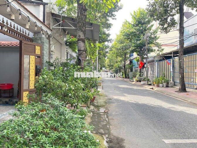 Bán nhà sân vườn ngang 8m, MT đường 10m gần chợ Bà Điểm
