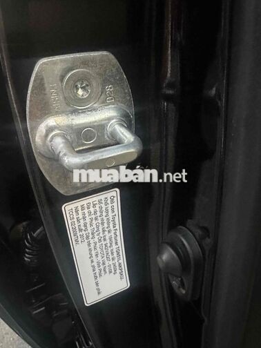 Toyota Fortuner  xe số tự động 2 cầu sx cuối 2012