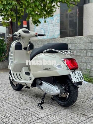 Piaggio Vespa GTS SuperTech 300 HPE 2019 màu Be