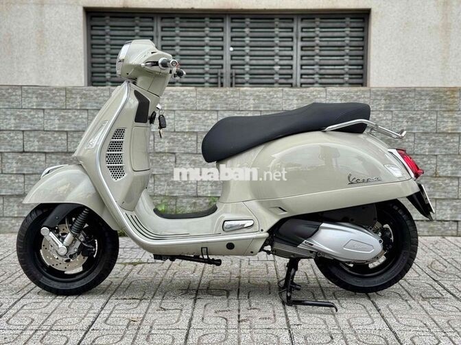 Piaggio Vespa GTS SuperTech 300 HPE 2019 màu Be